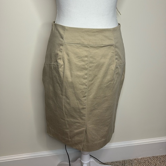 The Limited Classic Tan Women's Skirt. Size 2 - Picture 4 of 11